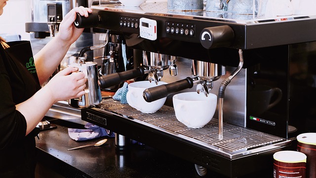 Read more about the article The Differences Between Pour-Over And Automatic Drip